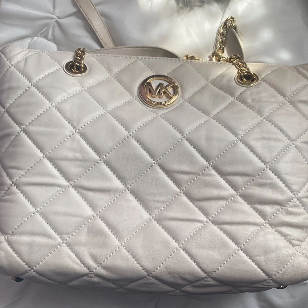 Michael Kors Ivory quilted shoulder bag - Picture 7 of 15